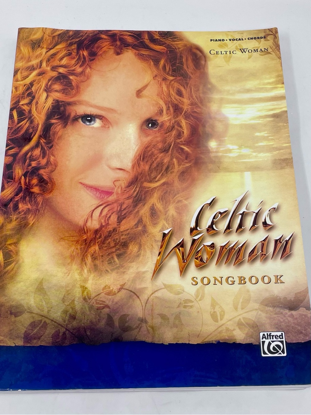 Celtic Woman Songbook - Illustrated Sheet Music (Gold & Blue)